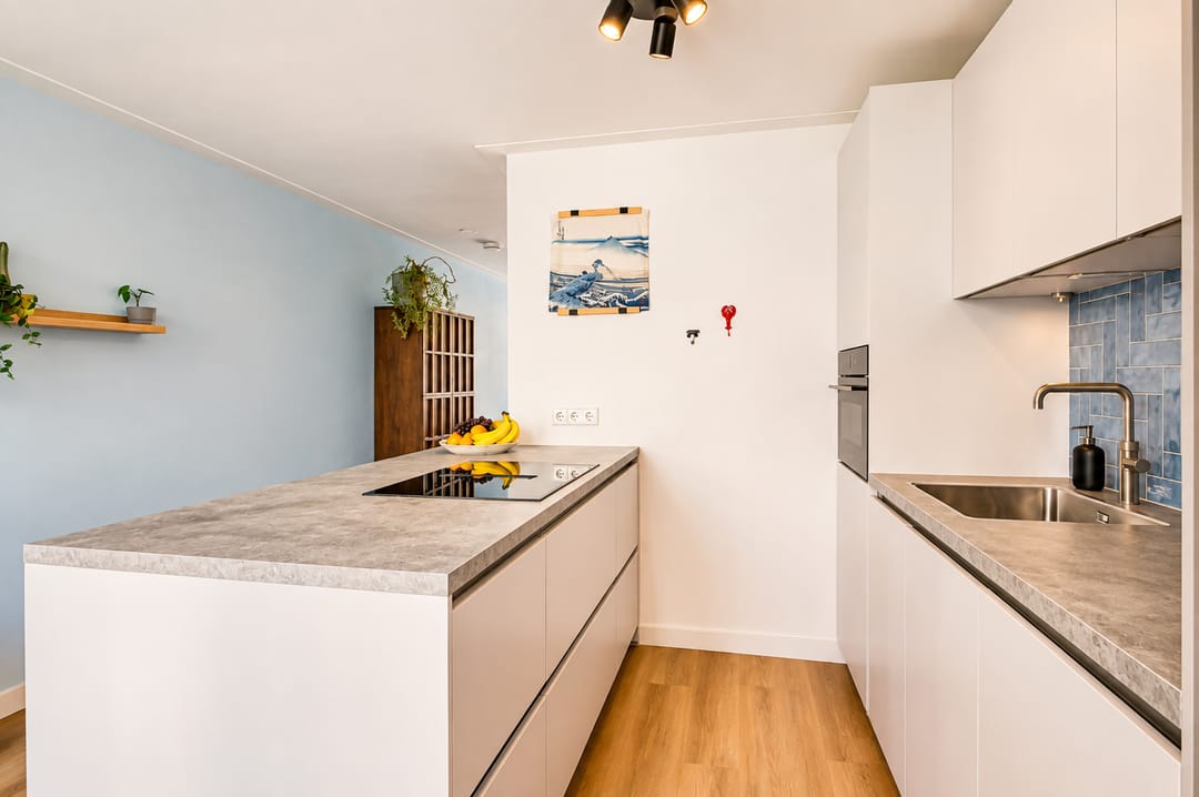 Photo 16 of Van Hogendorpstraat 64-B