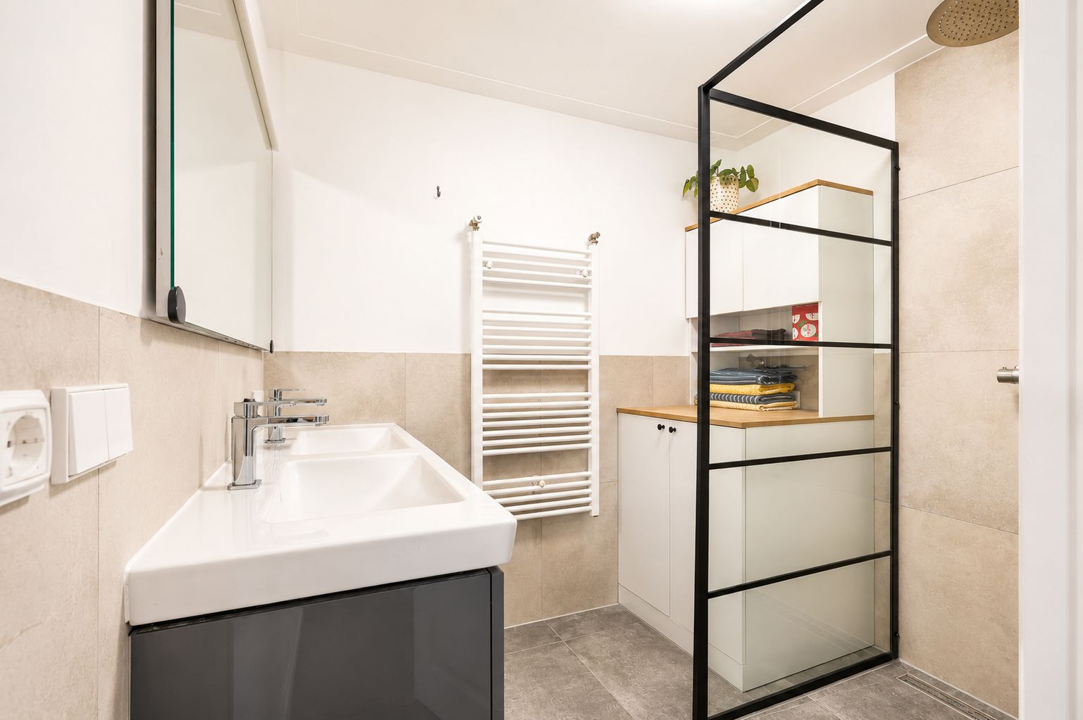 Photo 24 of Van Hogendorpstraat 64-B
