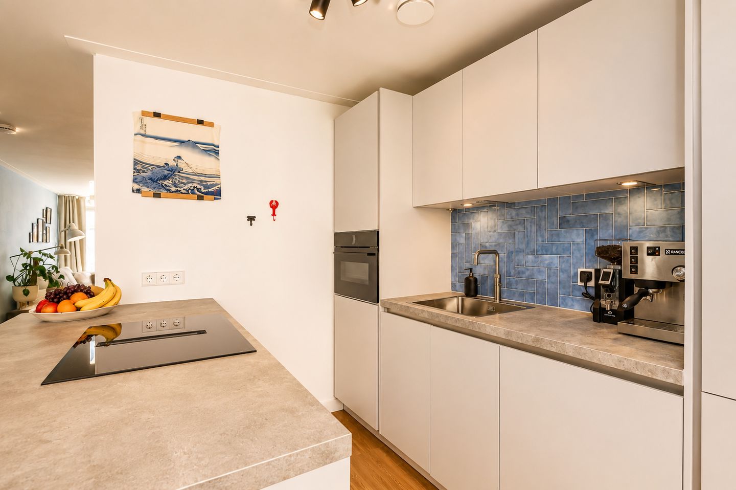 Photo 14 of Van Hogendorpstraat 64-B