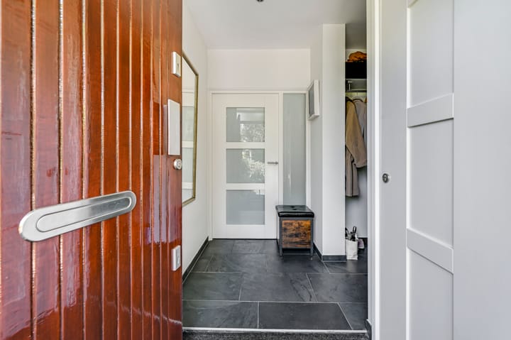 Vrijstaande woning te koop: Jan van Hooflaan 1, Voorschoten