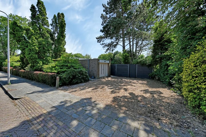 Vrijstaande woning te koop: Jan van Hooflaan 1, Voorschoten
