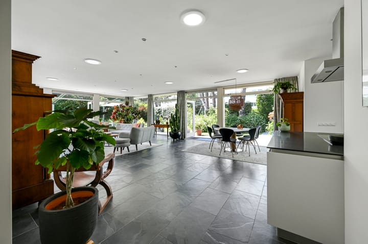 Vrijstaande woning te koop: Jan van Hooflaan 1, Voorschoten