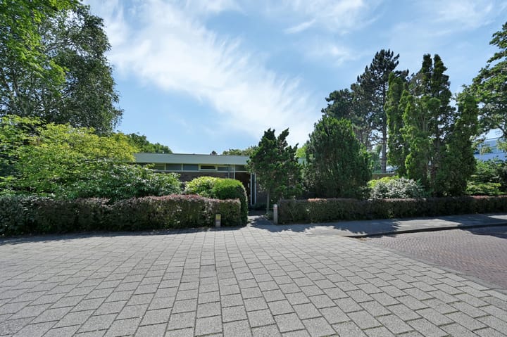 Vrijstaande woning te koop: Jan van Hooflaan 1, Voorschoten