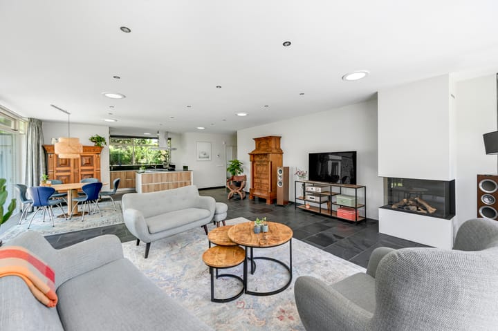 Vrijstaande woning te koop: Jan van Hooflaan 1, Voorschoten