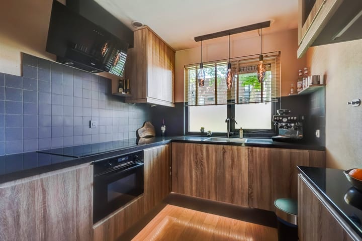 Tussenwoning te koop: Velddreef 285, Zoetermeer