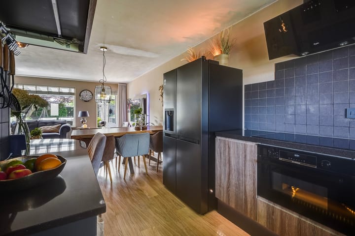 Tussenwoning te koop: Velddreef 285, Zoetermeer
