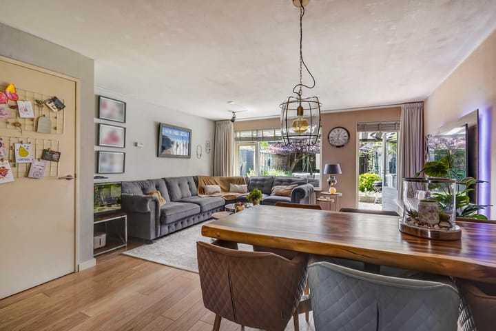 Tussenwoning te koop: Velddreef 285, Zoetermeer
