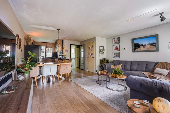 Tussenwoning te koop: Velddreef 285, Zoetermeer