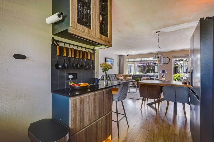 Tussenwoning te koop: Velddreef 285, Zoetermeer