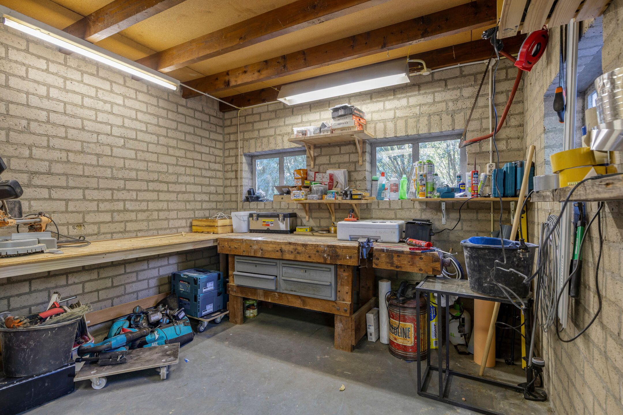 Photo 48 of Roest 2-C