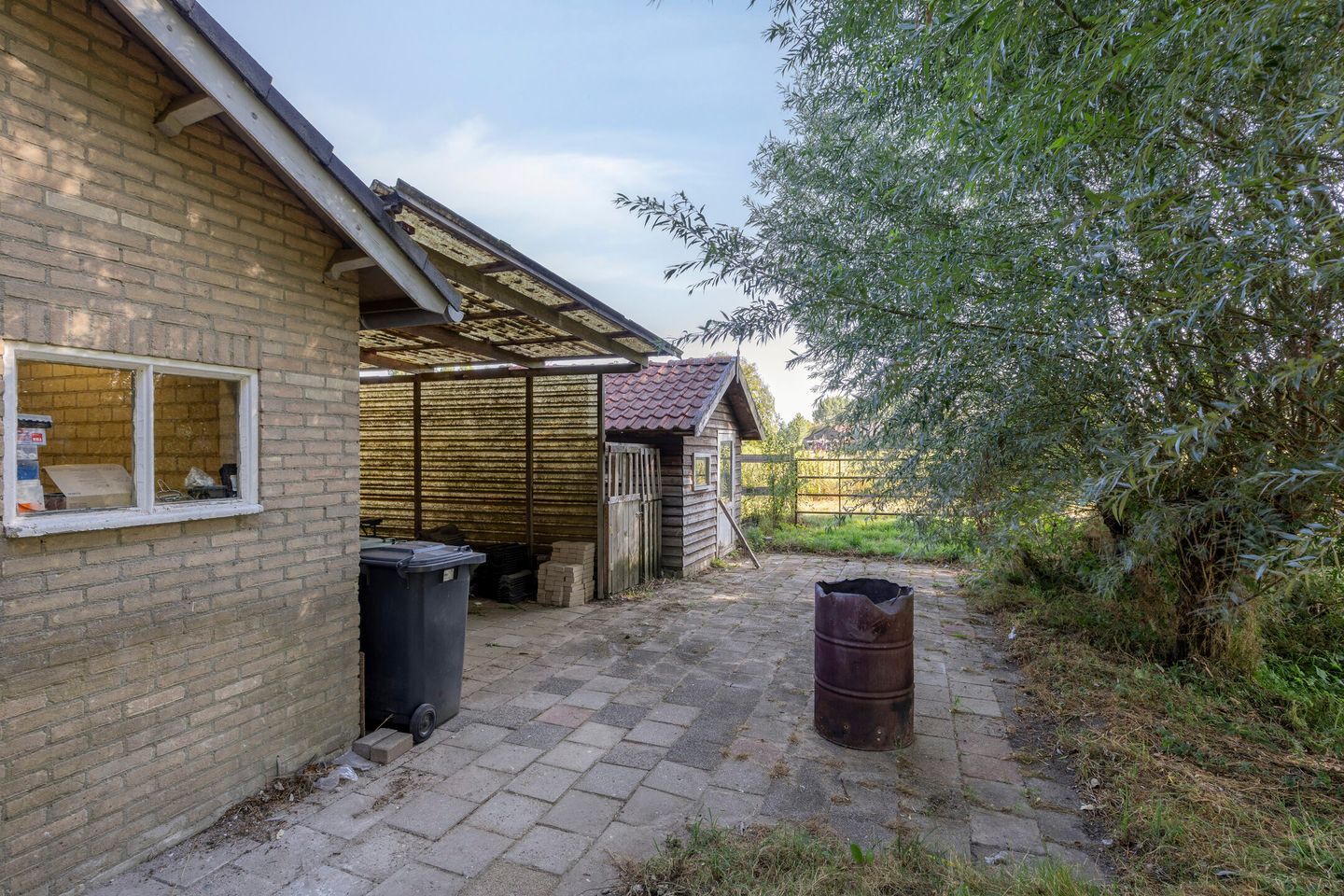 Photo 49 of Roest 2-C