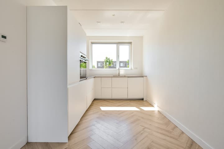 Tussenwoning te koop: Laura Bassihof 90, Almere