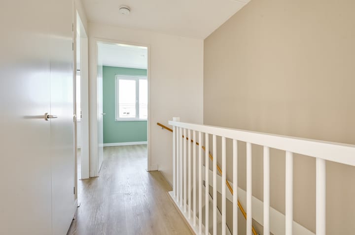 Tussenwoning te koop: Laura Bassihof 90, Almere