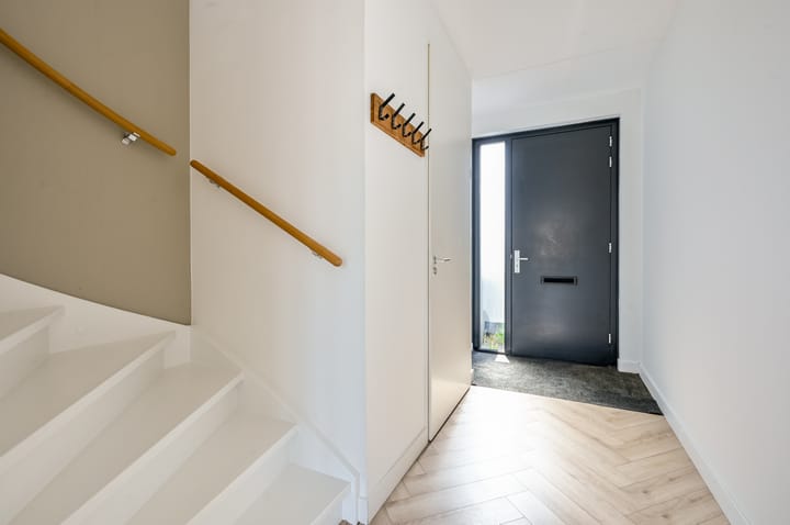 Tussenwoning te koop: Laura Bassihof 90, Almere