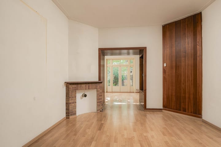 Appartement te koop: Paramariboplein 22, Amsterdam