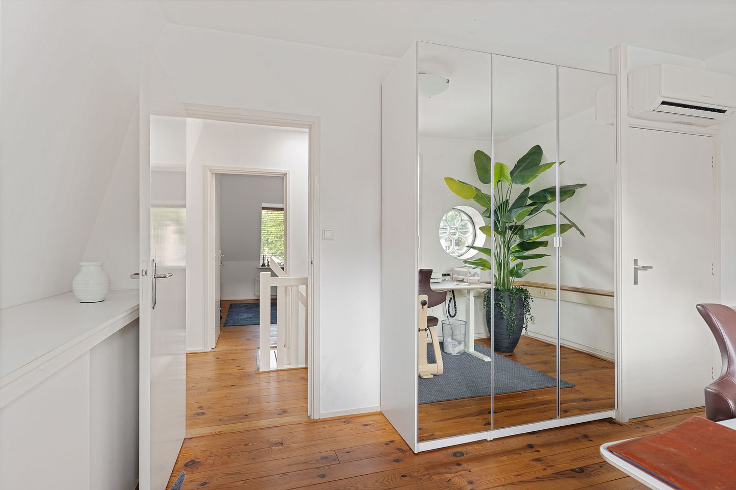 Photo 19 of Westerhavenstraat 21