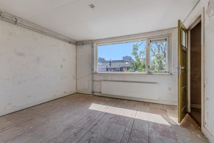 Tussenwoning te koop: Meidoornstraat 72, Zaandam