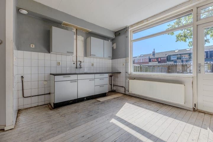 Tussenwoning te koop: Meidoornstraat 72, Zaandam