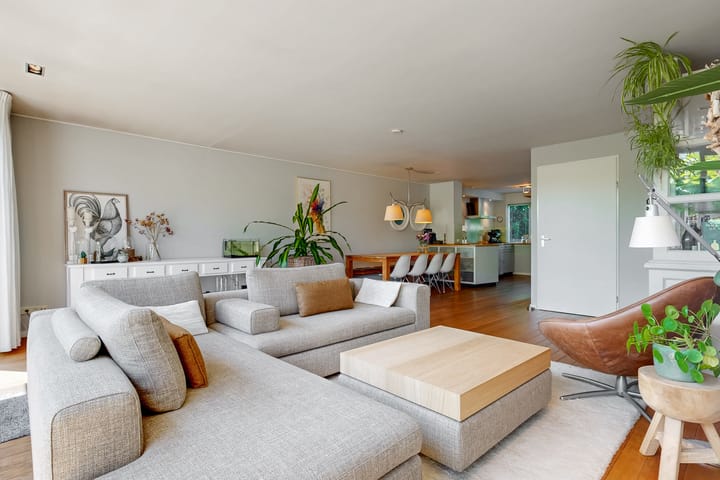 Hoekwoning te koop: Bloemendaalselaan 62, Leiderdorp