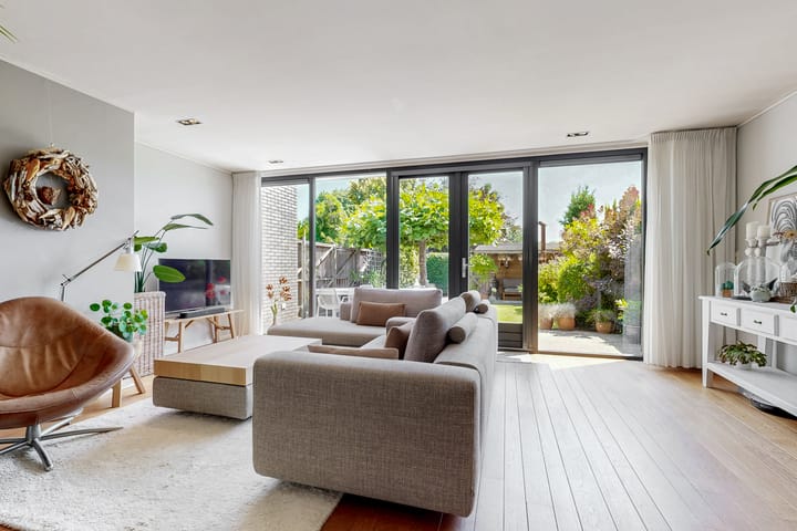 Hoekwoning te koop: Bloemendaalselaan 62, Leiderdorp