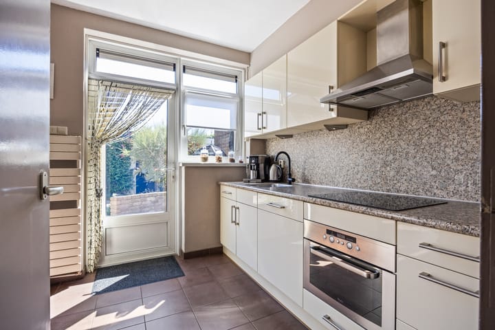 Tussenwoning te koop: Schoolweg 11, Deest
