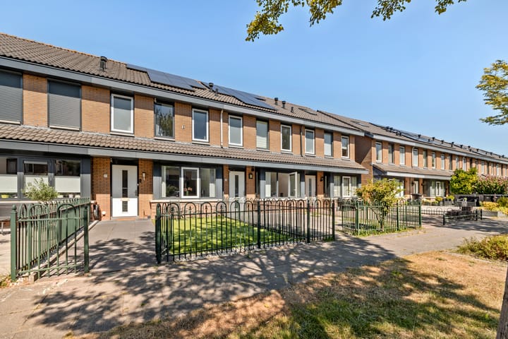 Tussenwoning te koop: Jozef Israëlslaan 13, Almere