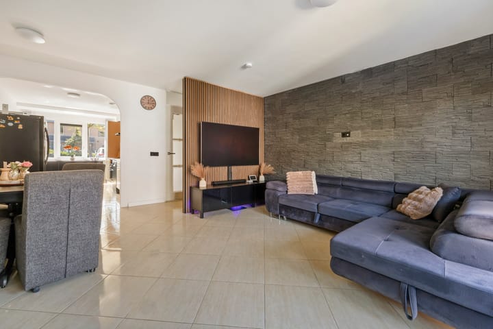Tussenwoning te koop: Jozef Israëlslaan 13, Almere