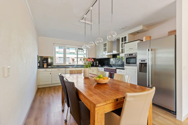 Tussenwoning te koop: Sisleystraat 28, Almere
