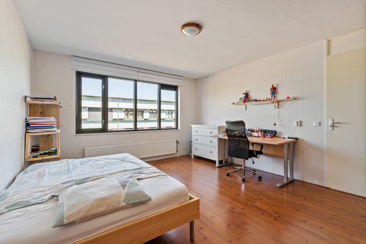 Tussenwoning te koop: Sisleystraat 28, Almere