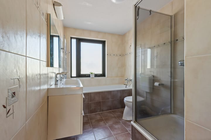 Tussenwoning te koop: Sisleystraat 28, Almere