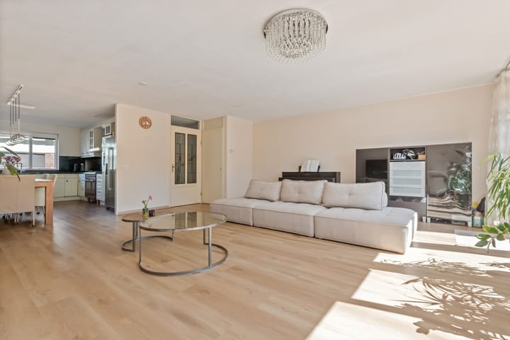 Tussenwoning te koop: Sisleystraat 28, Almere