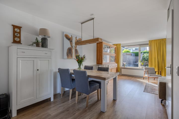 Tussenwoning te koop: Gelrelaan 15, Emmeloord