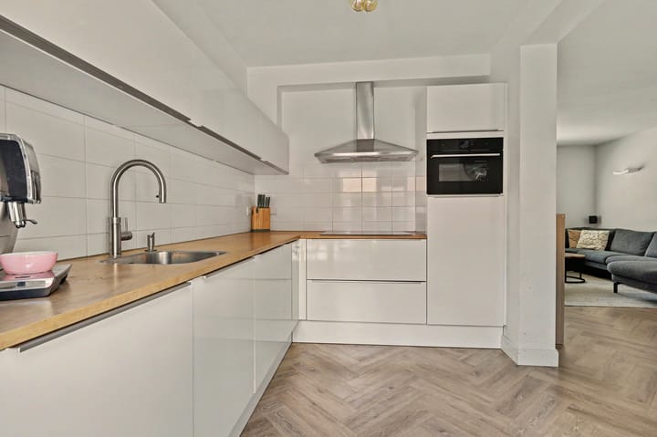 Tussenwoning te koop: Thomas van Aquinostraat 30, Tilburg