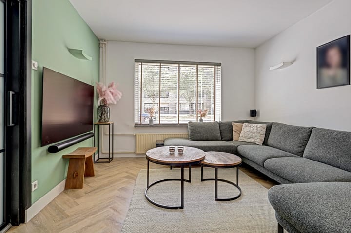 Tussenwoning te koop: Thomas van Aquinostraat 30, Tilburg