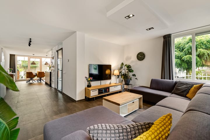 Tussenwoning te koop: De Lingst 35, Haelen