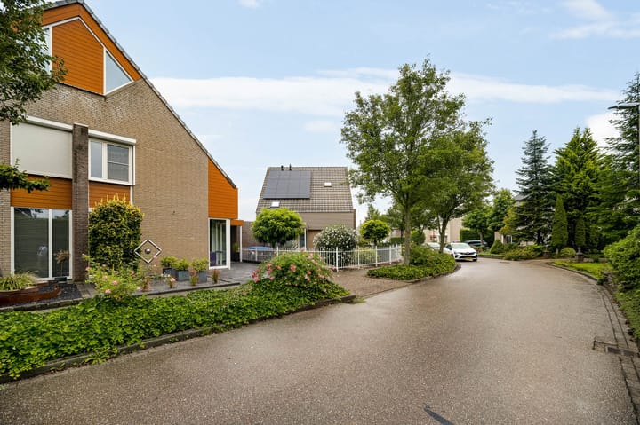 Tussenwoning te koop: De Lingst 35, Haelen