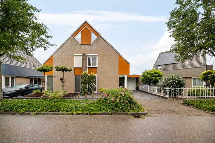 Tussenwoning te koop: De Lingst 35, Haelen