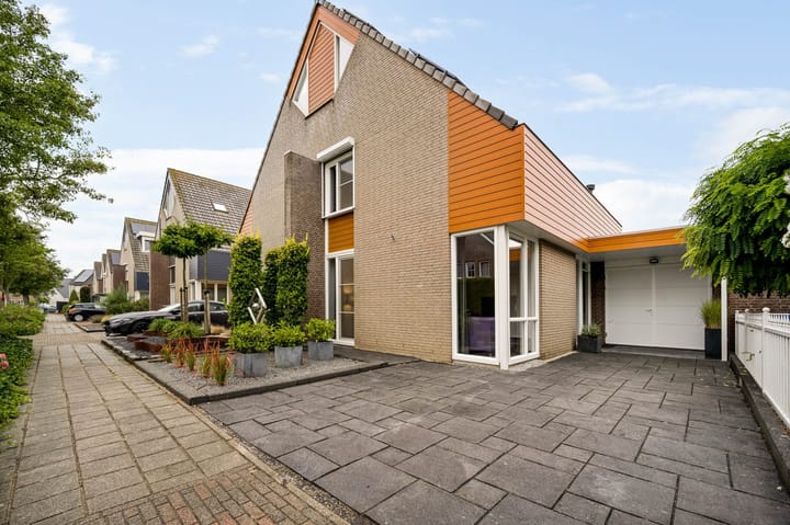 Tussenwoning te koop: De Lingst 35, Haelen