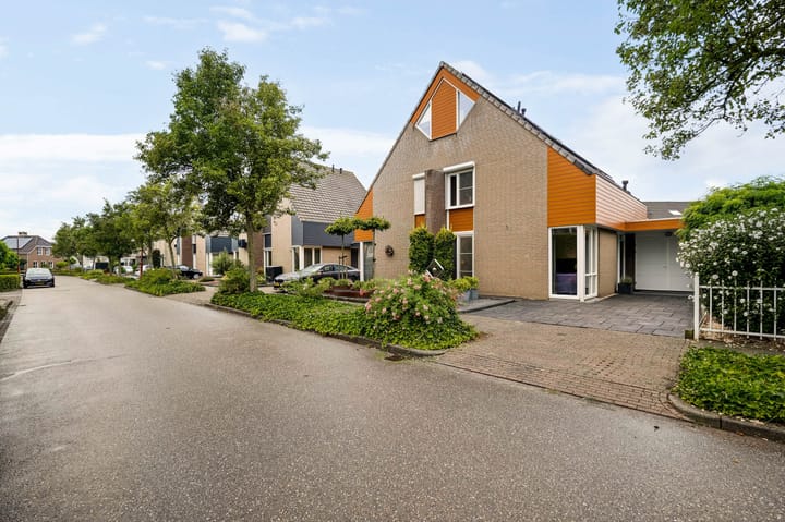 Tussenwoning te koop: De Lingst 35, Haelen