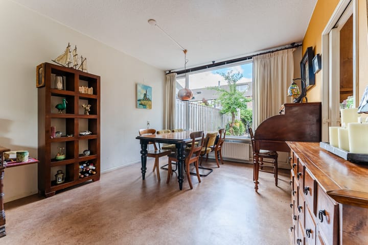 Tussenwoning te koop: Gandhistraat 158, Hoofddorp