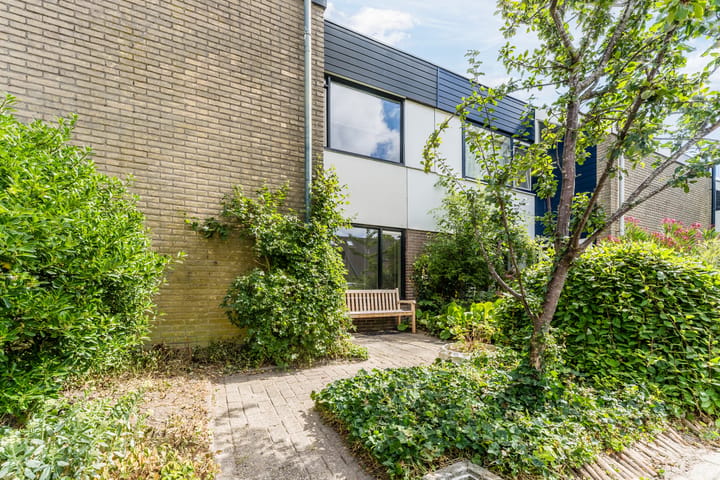 Tussenwoning te koop: Gandhistraat 158, Hoofddorp
