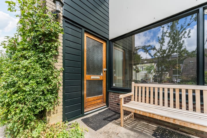 Tussenwoning te koop: Gandhistraat 158, Hoofddorp