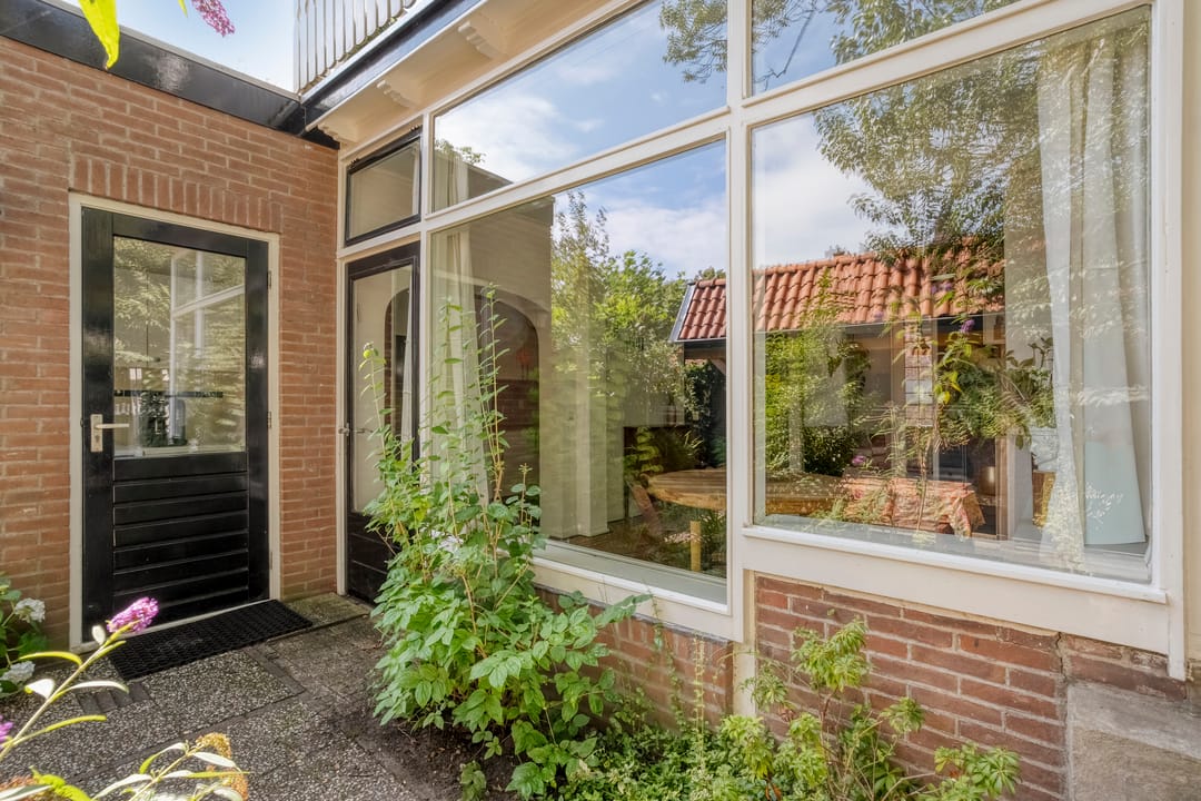 Photo 38 of Trompstraat 1