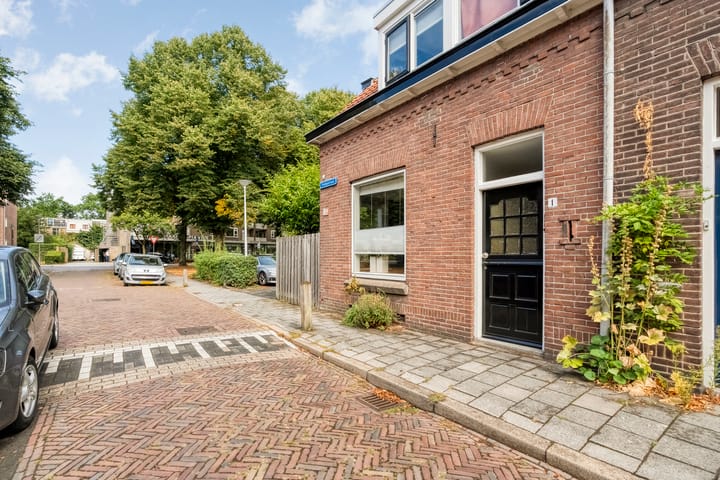 Hoekwoning te koop: Trompstraat 1, Zwolle