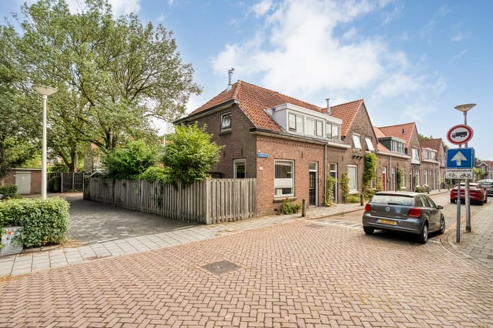 Hoekwoning te koop: Trompstraat 1, Zwolle