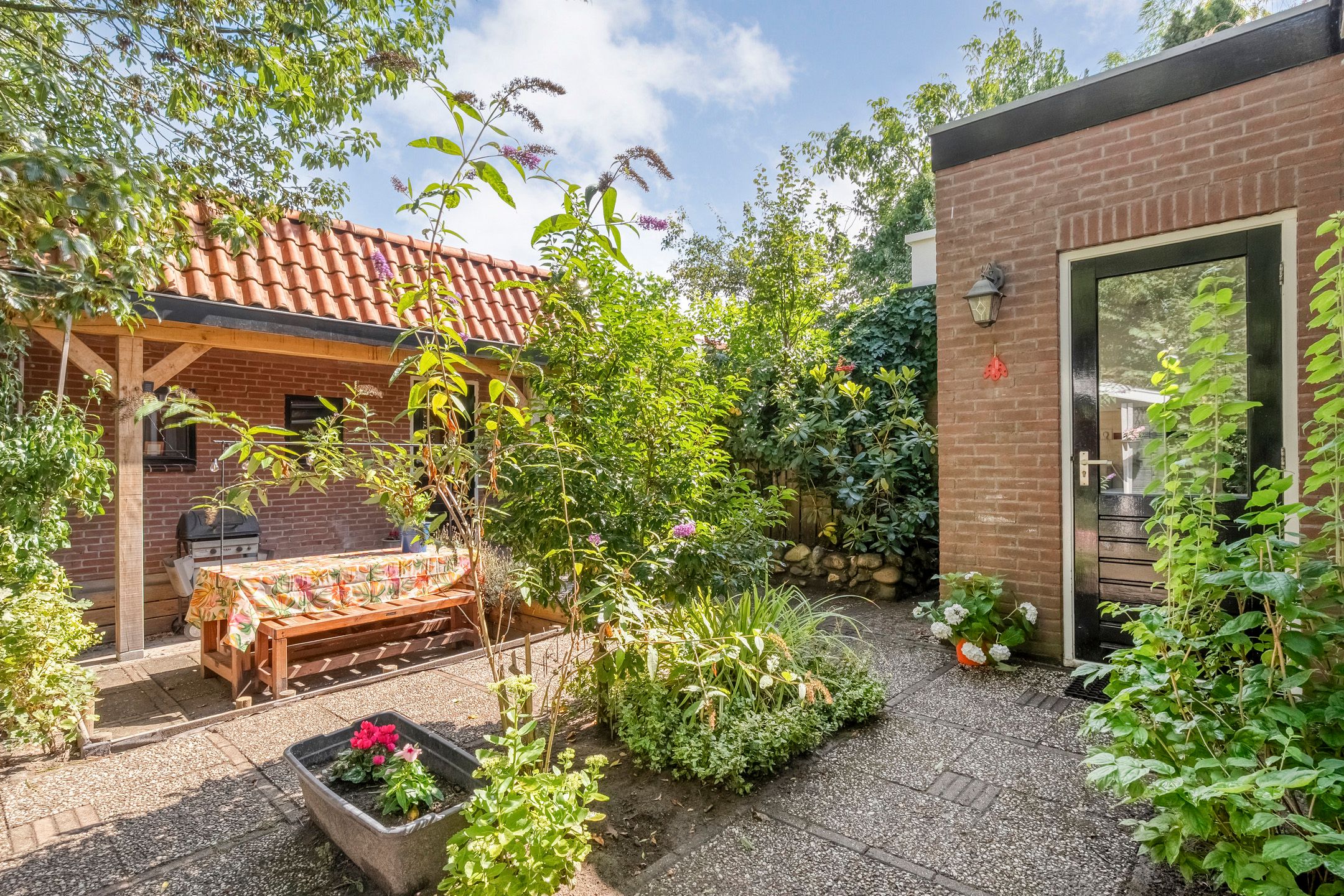 Photo 42 of Trompstraat 1
