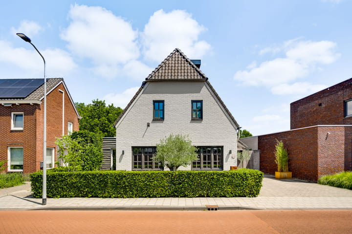 Twee-onder-één-kap te koop: Vrakkerstraat 26, Weert