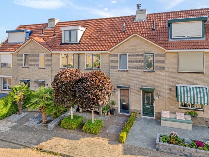 Tussenwoning te koop: Biezenbloker 16, Puttershoek