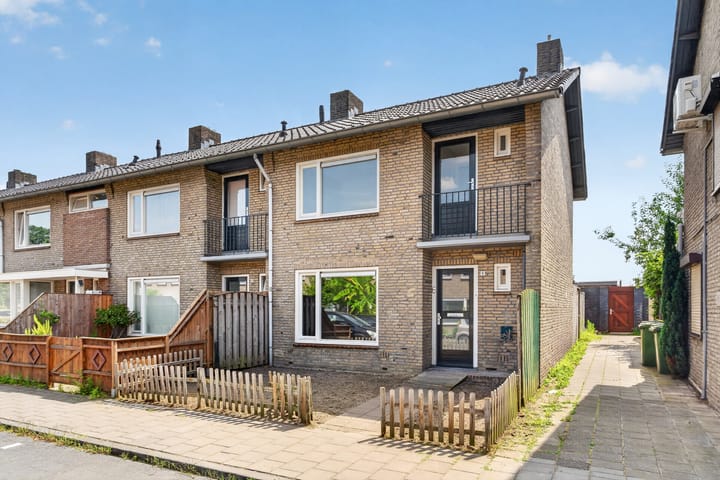 Photo 2 of Pluvierstraat 6
