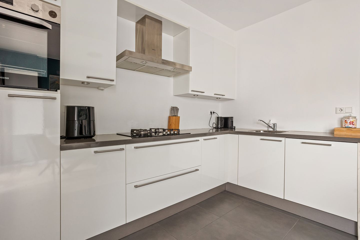 Photo 10 of Van Musschenbroekstraat 29